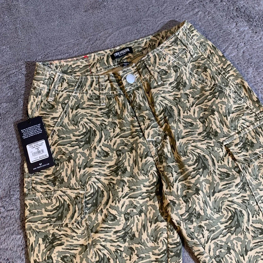 True Religion Abstract Camo Swirl‎ Cargo Pants Mens 28 Green Tan NWT 107122